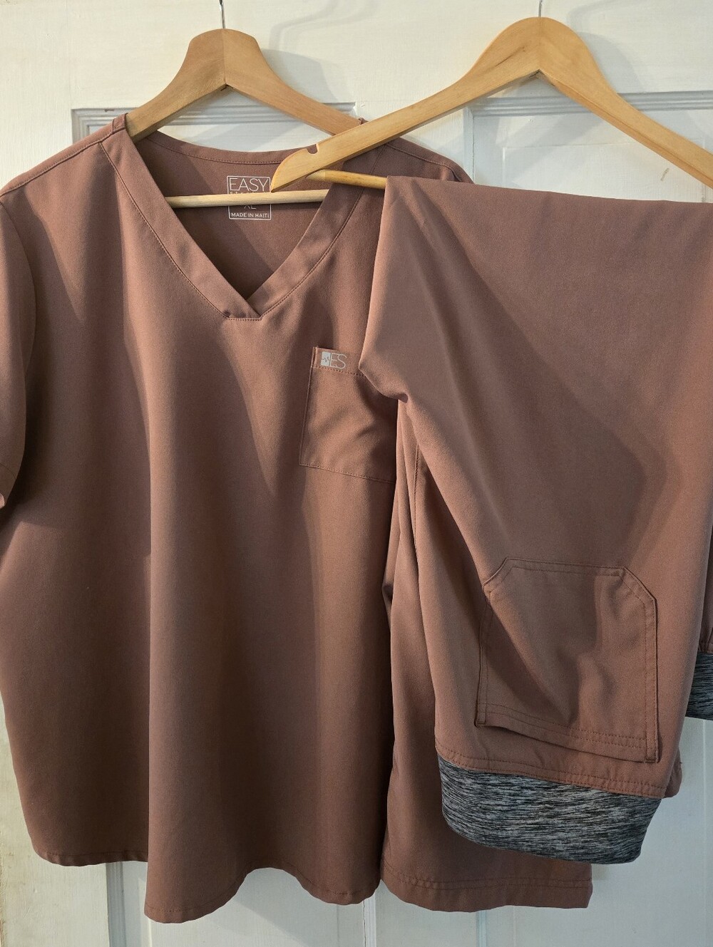 Easy Stretch Scrub Set In Soft Chestnut